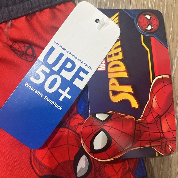 NEW!!! BOYS SPIDER-MAN SWIM TRUNKS WITH LINER UPF 50+ - Picture 2 of 2